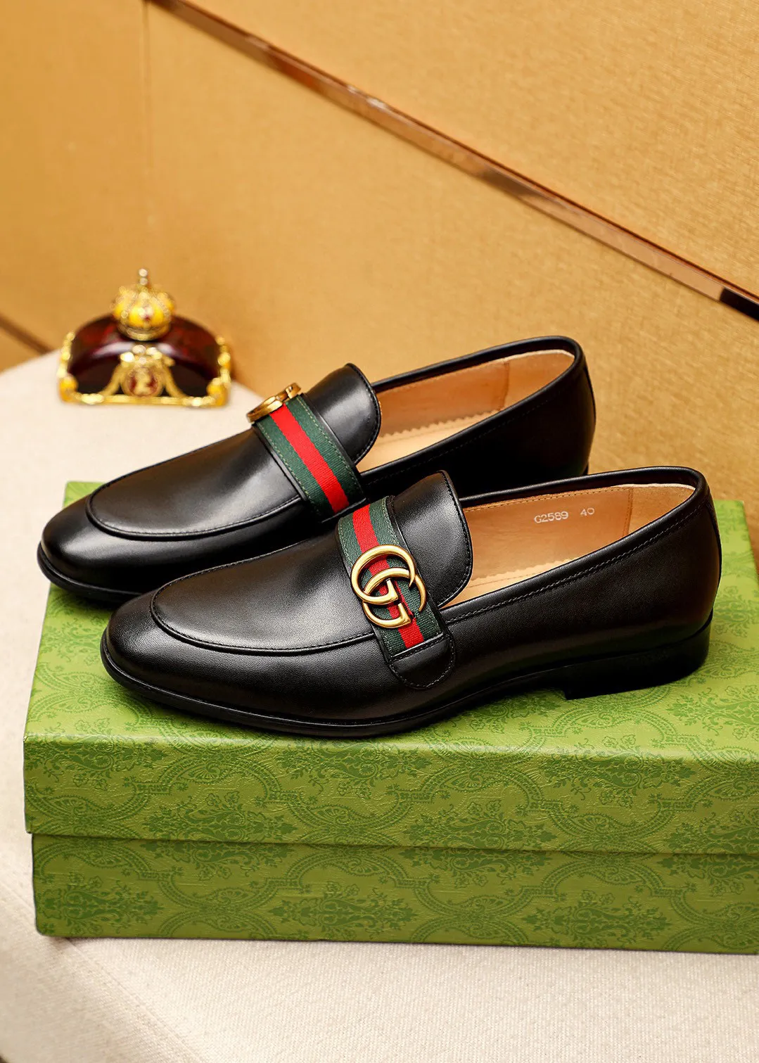 Men's shoes 💰400 💐 Product trademark: GUCCI "Gucci" casual leather shoes Regular size: 38-44 (45🉑️customized) Product materials: Selected imported first-layer calfskin upper + luxury hardware buckle, imported cowhide leather lining. Strong three-dimensional visual effect, rubber outsole Color: 2⃣️colors available